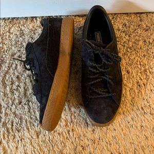 Black Pumas - size Boys 7